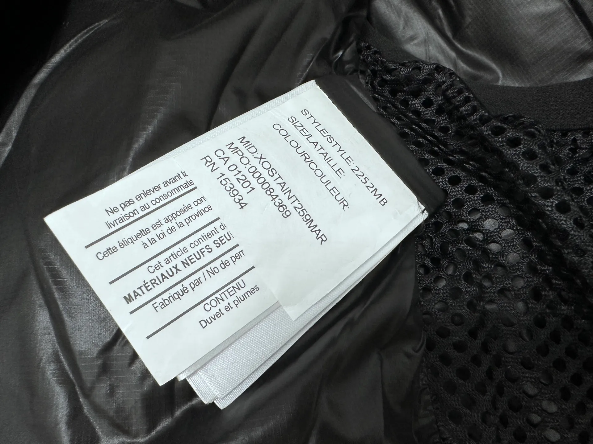 P780 [𝘾𝘼𝙉𝘼𝘿𝘼 𝙂𝙊𝙊𝙎𝙀] Canada Goose's limited new Crofton puff down jacket, top version, ceiling level Crofton soft loaf, 2024 latest style, cold protection effect up to level 4, using recycled Feather-Light tear-resistant fabric, ultra-light, no weight on the upper body at all! The unique black label highlights your temperament‼ ️ Canada Goose, a Canadian brand, has always been recognized as the warmest down jacket. Various Instagram celebrities, Internet celebrities, and celebrities often wear it for street photos. I make Canada Goose every year, but I still can't get rid of my love for it. No matter how cold the days are, there is no need to be afraid, because there is! Filled with 90% white duck down, it is the legendary warmest down jacket and is known as a must-have for Arctic outdoor sports! The most popular down jacket in the world, celebrities are rushing to buy it, it is a must-have!  Size: S~XXL
